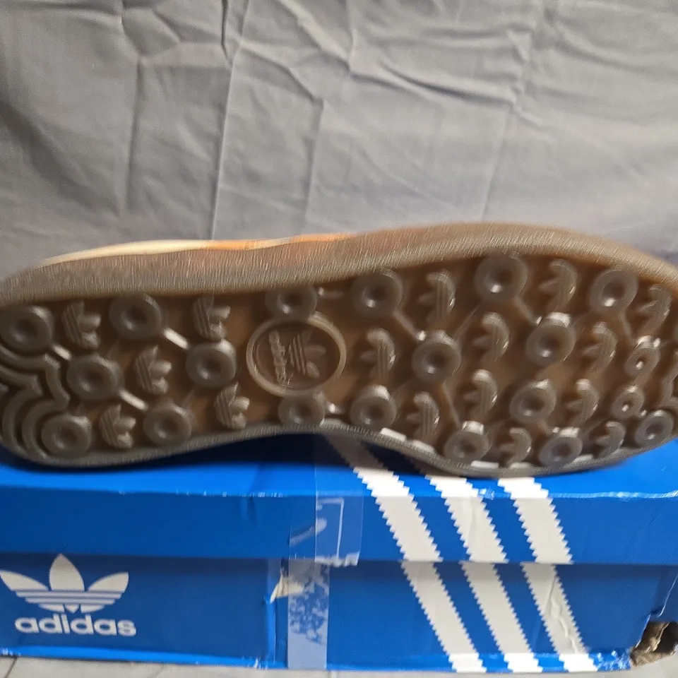 BOXED PAIR OF ADIDAS GAZELLE TRAINERS - UK SIZE 10