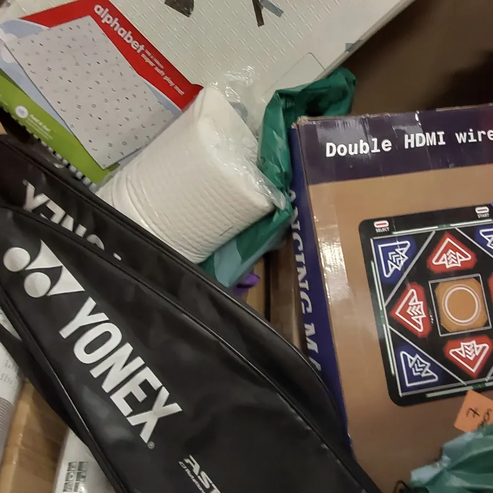 PALLET OF ASSORTED ITEMS INCLUDING: BABY ACTIVITIES GYM, PLAY MAT, POP UP TENT, DRAWING BOARD, BASKET