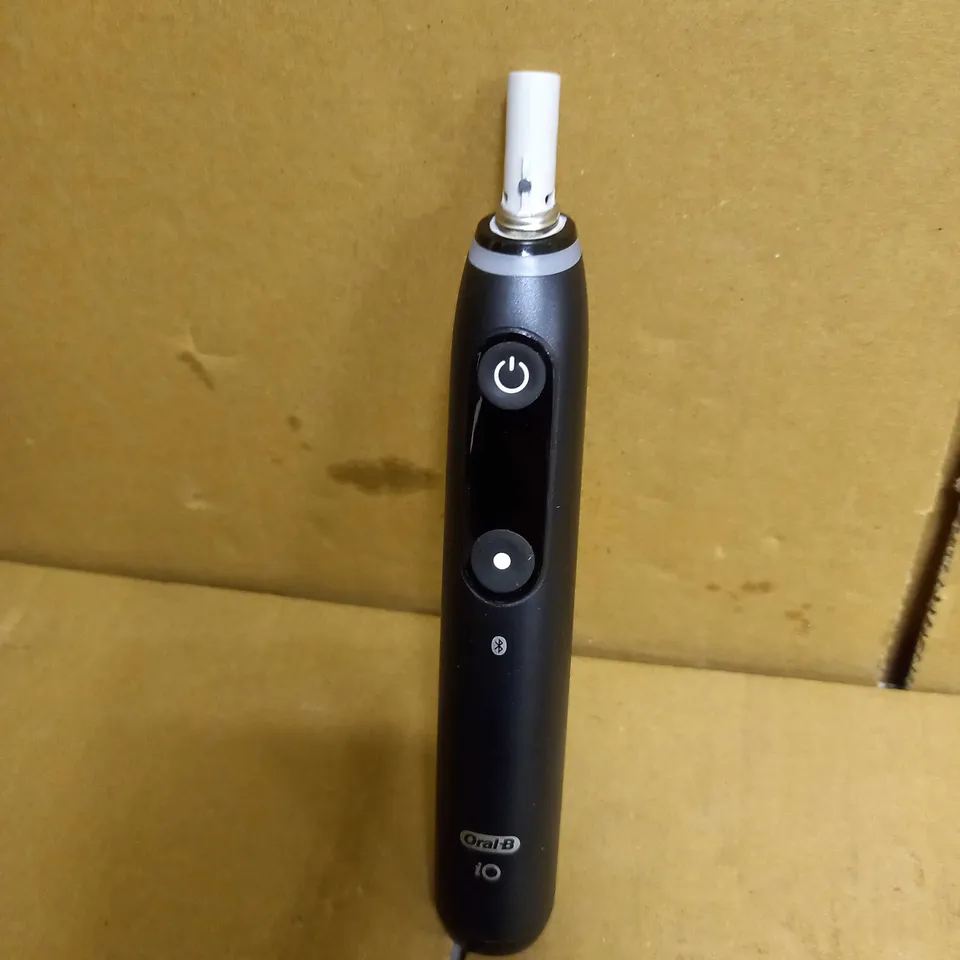 ORAL-B IO 7 BLACK ELECTRIC TOOTHBRUSH - BODY ONLY