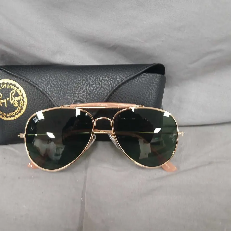 RAY-BAN AVIATOR SUNGLASSES – GOLD-TONE FRAME, GREEN LENSES