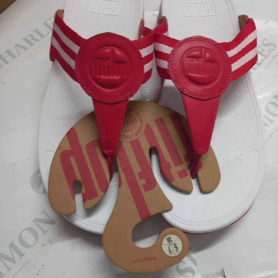 BOXED FIT FLOP WALKSTAR TOE-POST SANDALS IN RED - UK 5