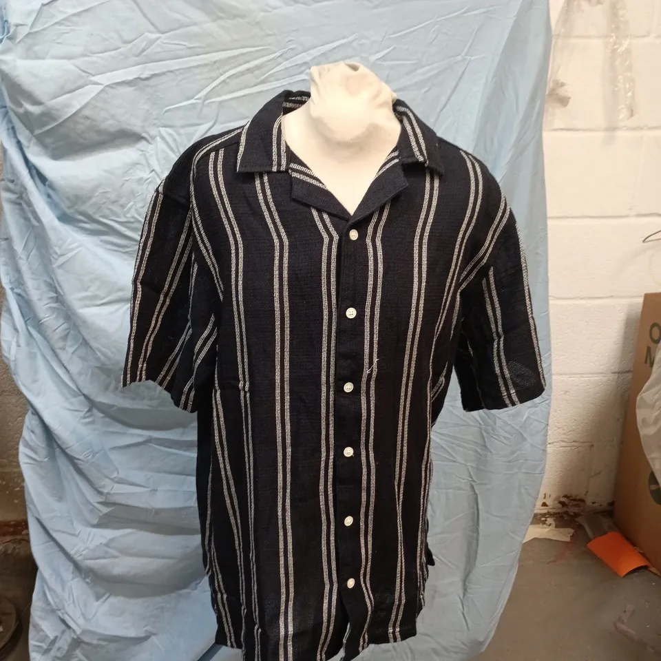 ONLY & SONS STRIPE SHORT SLEEVE SHIRT, DARK NAVY, SIZE M