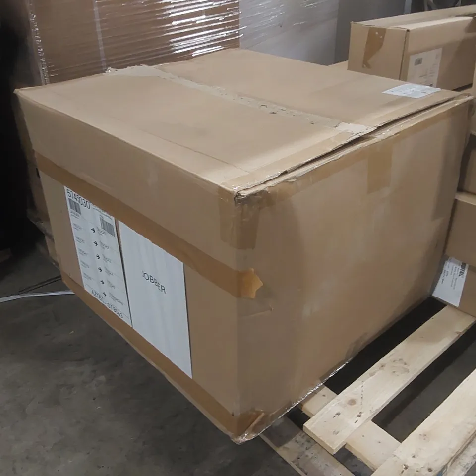 BOX CONTAINING A VERY LARGE QUANTITY OF BUFFALO GLASS RACKS