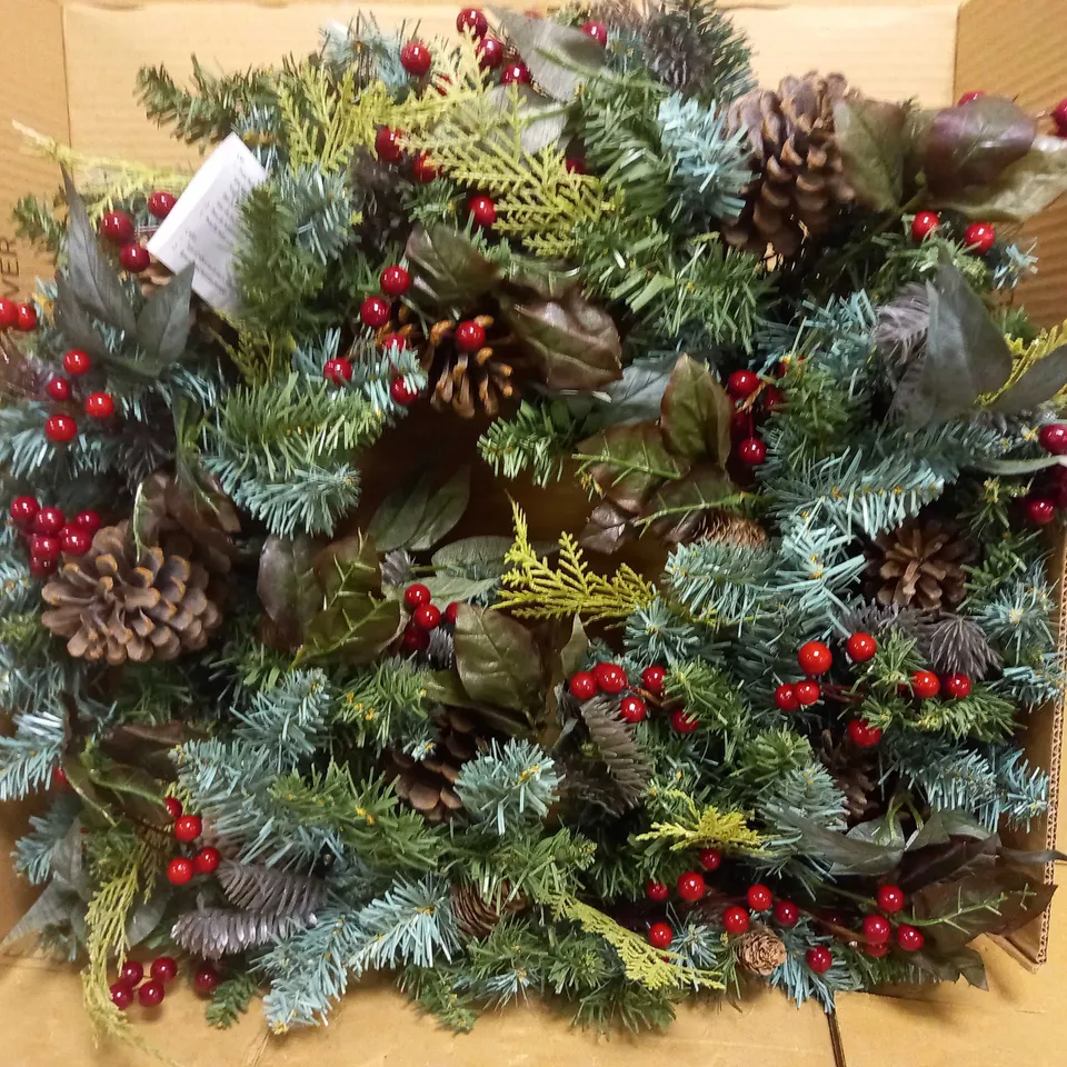 DESIGNER PRE-LIT RED BERRY CHRISTMAS WREATH - 80 CM RRP £44.99