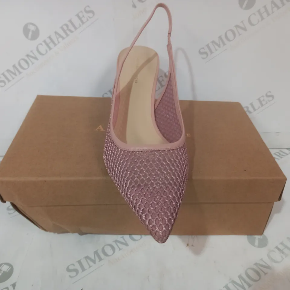 BOXED PAIR OF A/ANTHROPOLOGIE POINTED TOE LOW HEELED SHOES IN PINK EU SIZE 40
