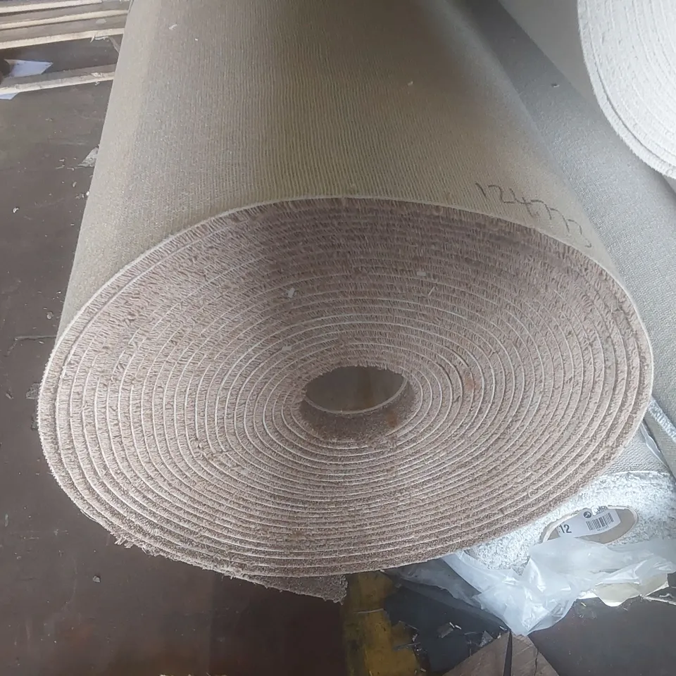 ROLL OF QUALITY ROSEDALE KNOTTSIDE CARPET - APPROXIMATELY 5 x 24m