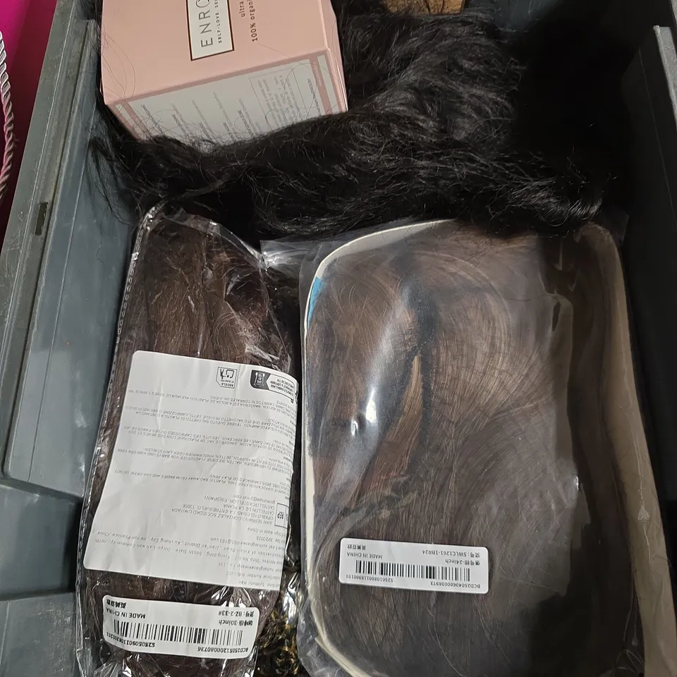 APPROXIMATELY 15 ASSORTED HEALTH & BEAUTY PRODUCTS TO INCLUDE REVLON HAIR BRUSH SET, ENROUSH ULTRA THIN PADS, HAIR EXTENSIONS ETC - COLLECTION ONLY