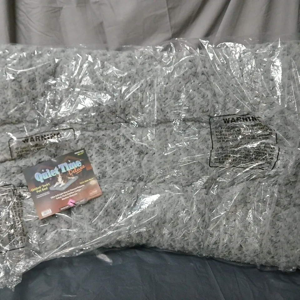 QUIET TIME DELUXE OMBRÉ SWIRL PET BED – GREY, 42"