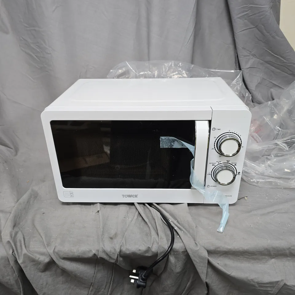 20L SOLO MICROWAVE IN WHITE