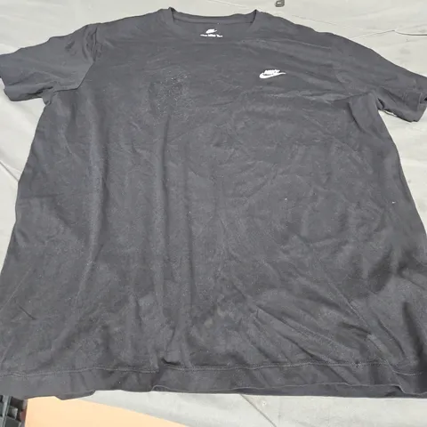 NIKE LOGO T-SHIRT, BLACK- UK SIZE XL