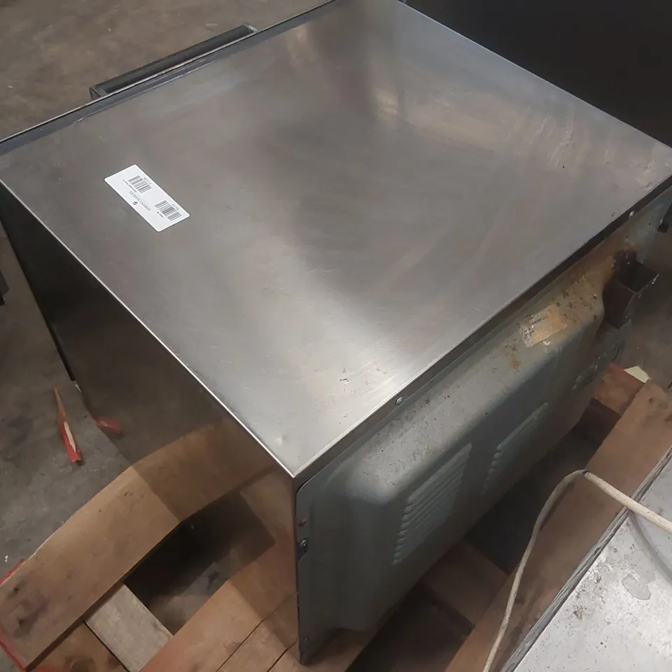 COMMERCIAL OVEN