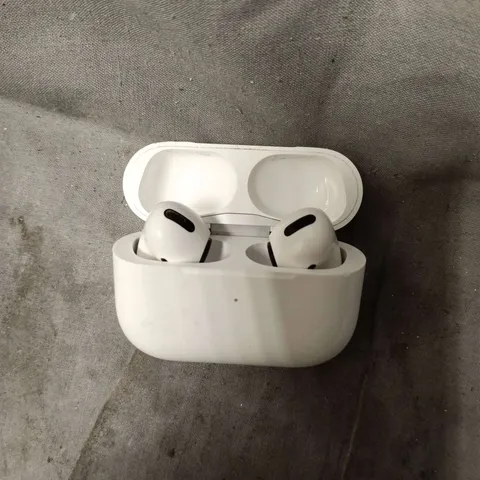 APPLE AIRPODS WIRELESS EARPHONES 