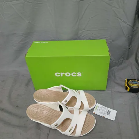 CROCS CYPRUS V HEEL W SANDALS – WHITE, UK 7