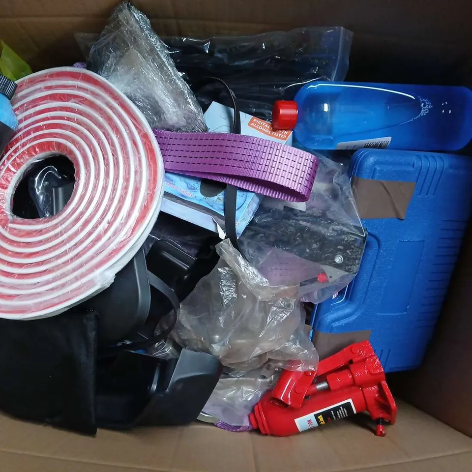 BOX OF ASSORTED CAR ITEMS TO INCLUDE = CLEANING SOLUTION - TOOLS -MUD GUARDS - COLLECTION ONLY 