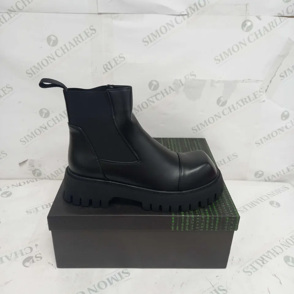 BOXED PAIR OF KOI FOOTWEAR GIVER OF FREEDOM SQUARE TOE CHELSEA BOOTS - SIZE 6