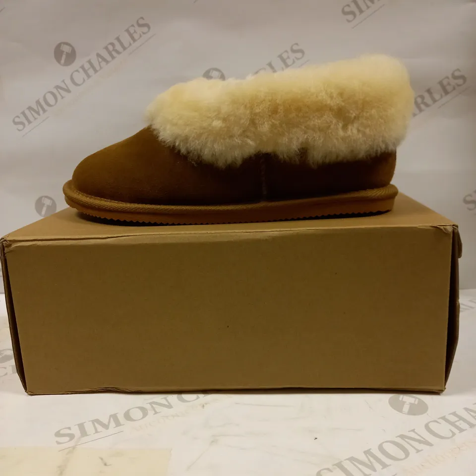 DESIGNER STYLE SHORT SLIPPER BOOT, CHESTNUT, FAUX SHEEPSKIN LINED,  UK SIZE 7