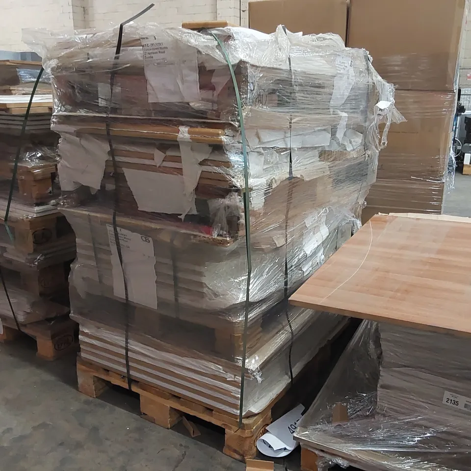 PALLET OF LARGE QUANTITY OF KITCHENS/BEDROOM REPLACEMENT CABINET DOOR/DRAWER/END PANELS IN ASSORTED SIZES