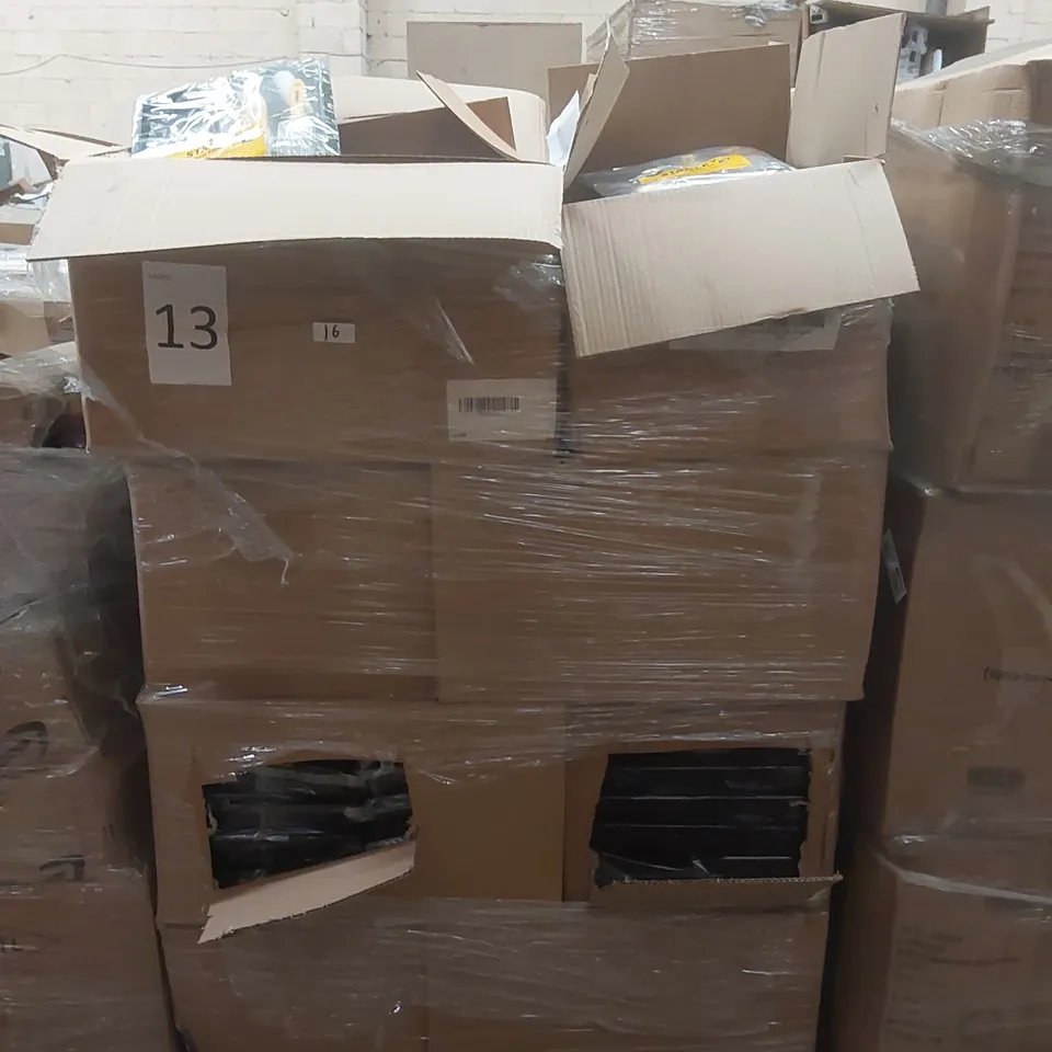 PALLET TO CONTAINING A VERY LARGE QUANTITY OF STANLEY 11 PIECE PAINTING SETS