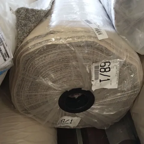 ROLL OF QUALITY CINCINNATI CARPET // SIZE: APPROX 4 X 30m