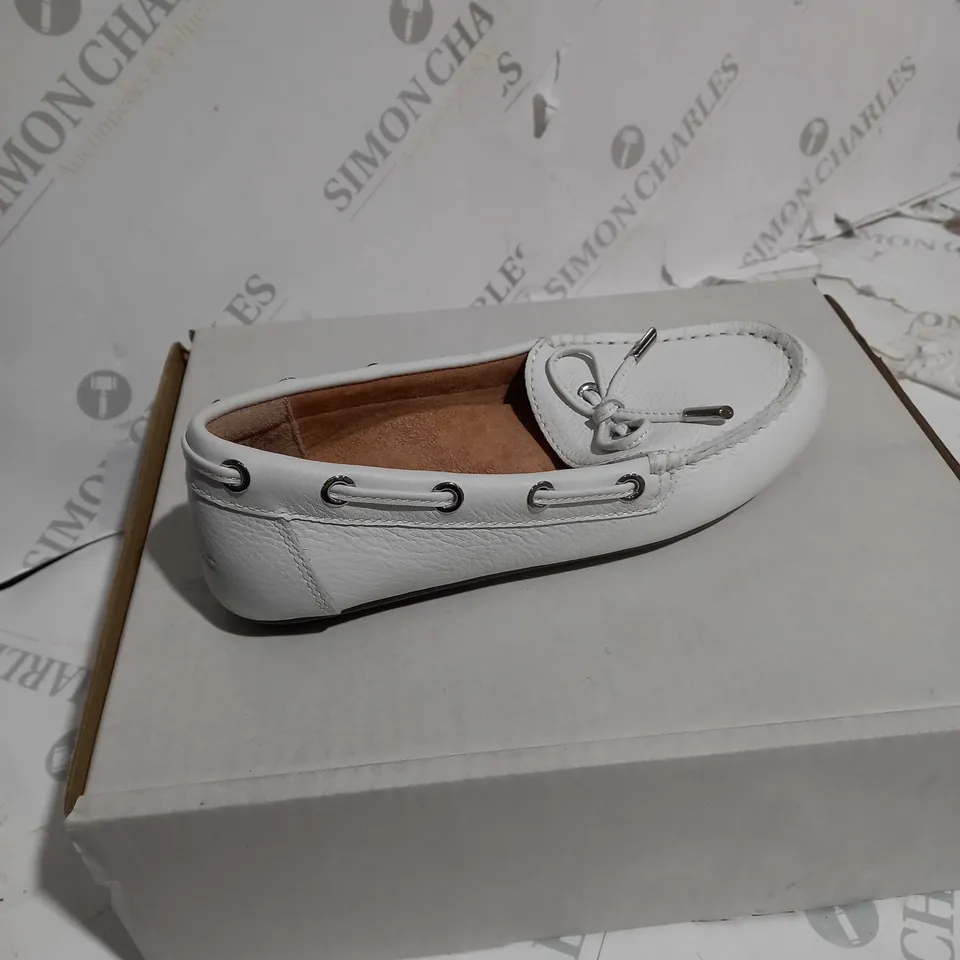 VIONIC HONOR VIRGINIA LEATHER LOAFER - UK SIZE 3