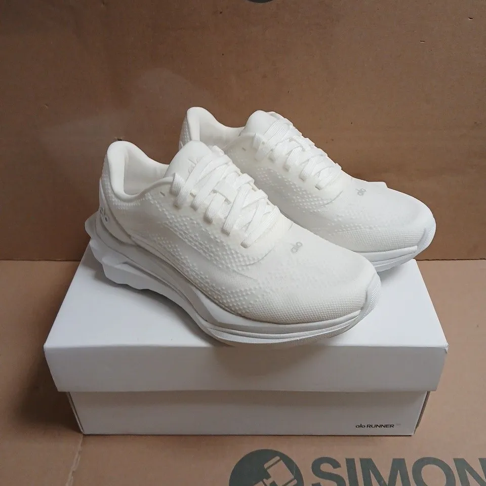 BOXED PAIR OF ALO RUNNER WHITE SNEAKERS – UNISEX, UK 2.5