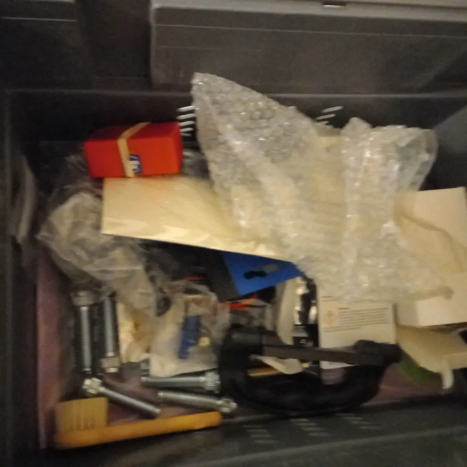 LOT OF APPROXIMATELY 20 ITEMS TO INCLUDE FIREANGEL SMOKE DETECTOR, GORILLA CONTACT ADHESIVE CLEAR,SHAVER ADAPTOR PLUGS, ETC