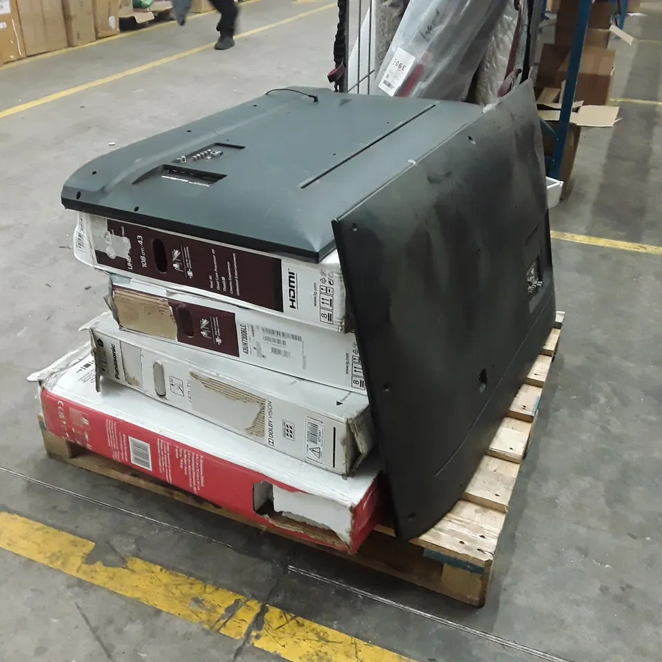 APPROX 6 X ASSORTED DAMAGED TV's - SIZES, CONDITIONS AND BRANDS MAY VARY // SPARES AND REPAIRS ONLY