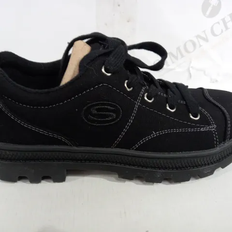 SKETCHERS ROADIES TRAINER SIZE 3