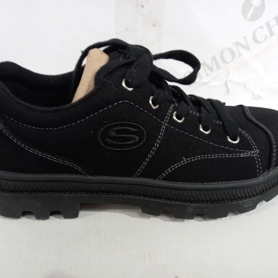 SKETCHERS ROADIES TRAINER SIZE 3