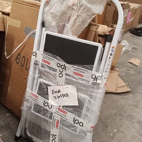 STEP LADDER WHITE