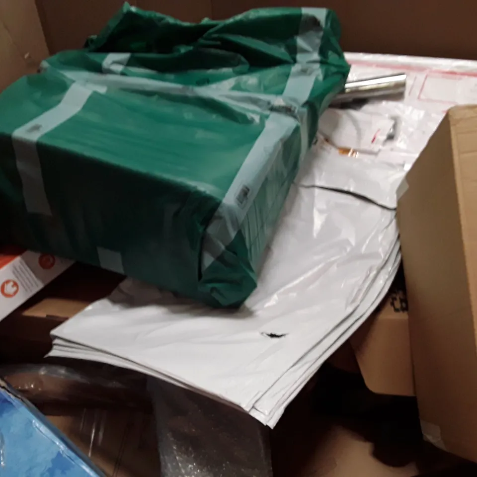 PALLET TO CONTAIN AN ASSORTMENT OF HOUSEHOLD ITEMS TO INCLUDE WHITE BOARDS, PICTURE MINI TRAMPOLINE AND FOLDABLE GOAL ECT