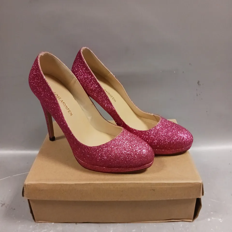 BOXED PAIR OF LOSLANDIFEN HIGH HEEL RED GLITTER SHOES - SIZE 4