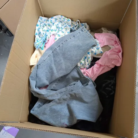 ASSORTED CLOTHING BUNDLE IN BOX – MIXED GARMENTS
