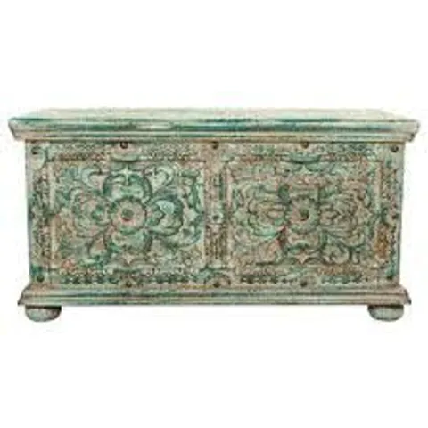 BOXED COCHARD BLANKET CHEST