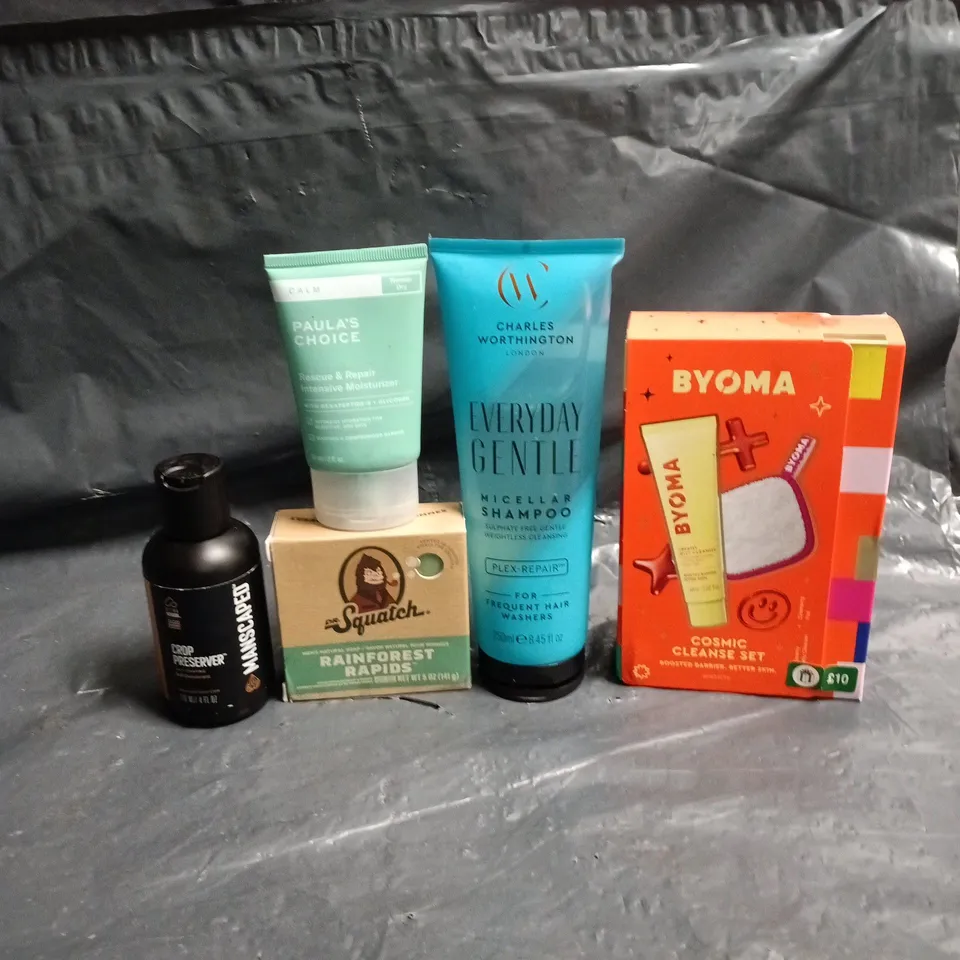 APPROXIMATEY 20 ASSORTED HEALTH AND BEAUTY PRODUCTS TO INCLUDE - MANSCAPED CROP PRESERVER - DR SQUATCH SOAP BAR AND BYOMA COSMIC CLEANSE KIT
