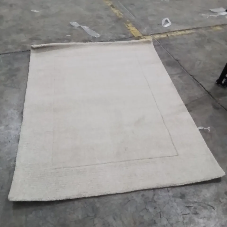 QUALITY DESIGNER AREA RUG - APPROXIMATELY 170X120CM