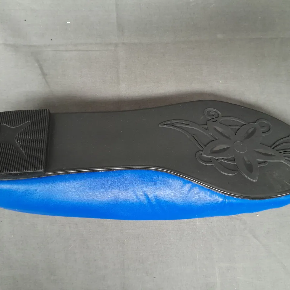 BOXED PAIR OF DESIGNER CLOSED TOE SLIP-ON SHOES IN BLUE EU SIZE 40
