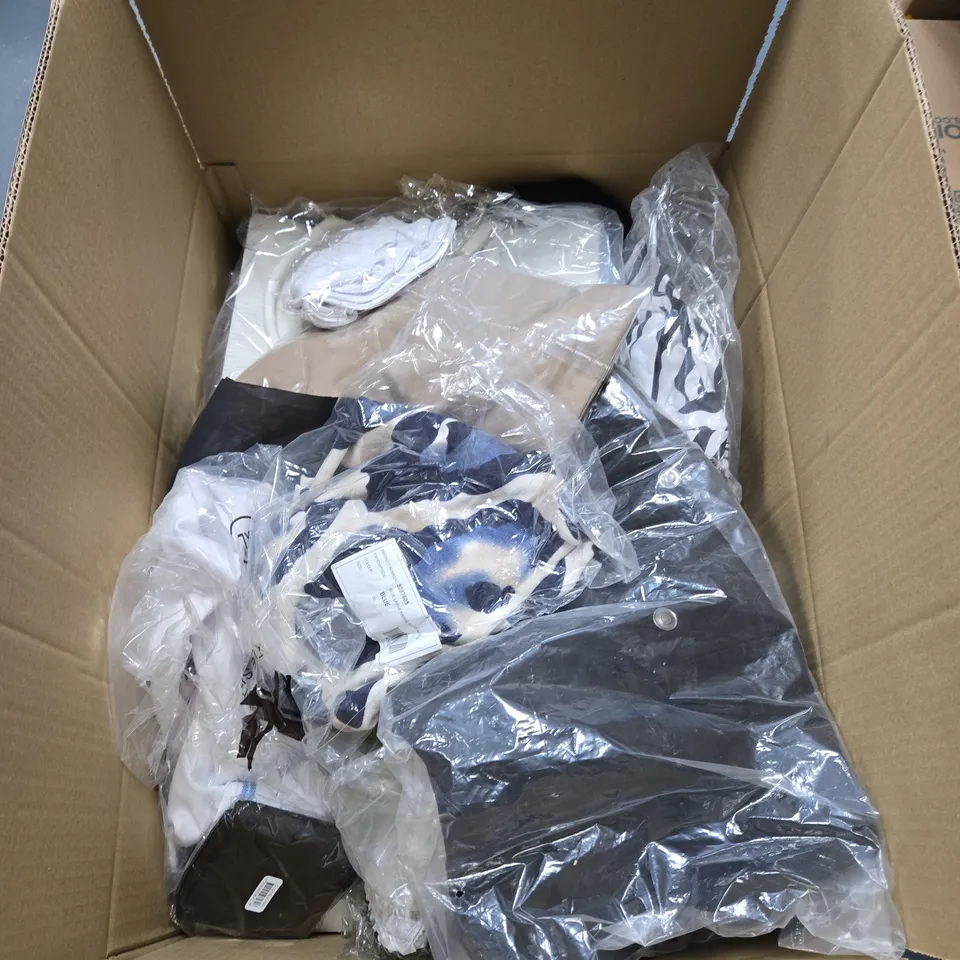BOX OF APPROXIMATELY 25 ITEMS OF CLOTHING , SHOES AND ACCESSORIES  IN VARIOUS STYLES , SIZES AND COLOURS