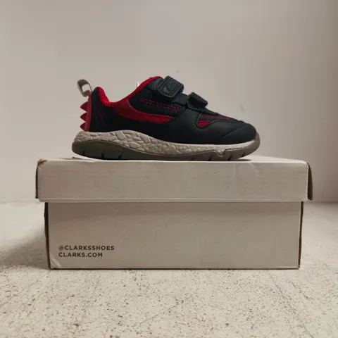 BOXED PAIR OF CLARKS FIRST SHOES STEGGY TAIL VELCRO STRAP TRAINERS IN NAVY/RED SIZE 5.5