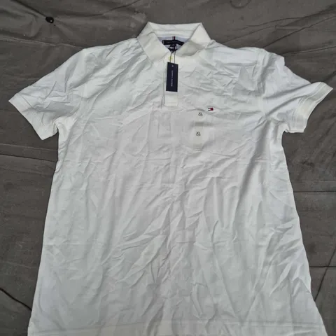 TOMMY HILFIGER SHORT SLEEVE SHIRT IN WHITE - XL