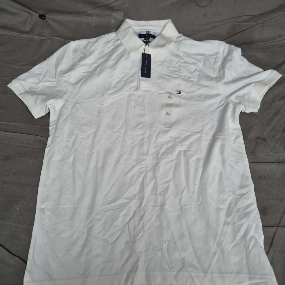 TOMMY HILFIGER SHORT SLEEVE SHIRT IN WHITE - XL