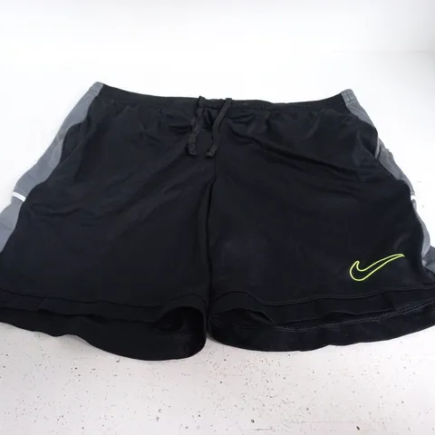 NIKE MEN'S BLACK SHORTS – XL