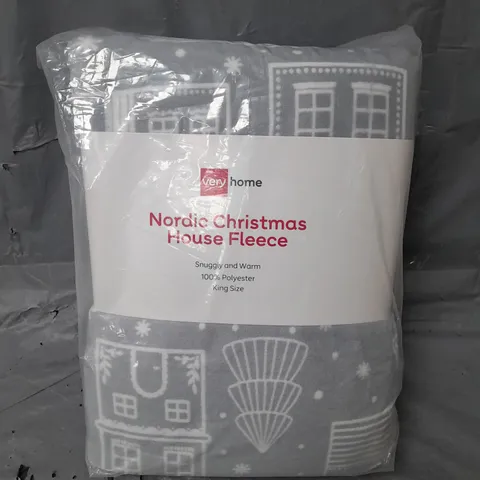 NORDIC CHRISTMAS HOUSE FLEECE KING SIZED DUVET 