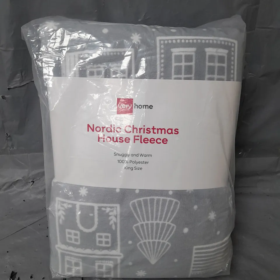 NORDIC CHRISTMAS HOUSE FLEECE KING SIZED DUVET 