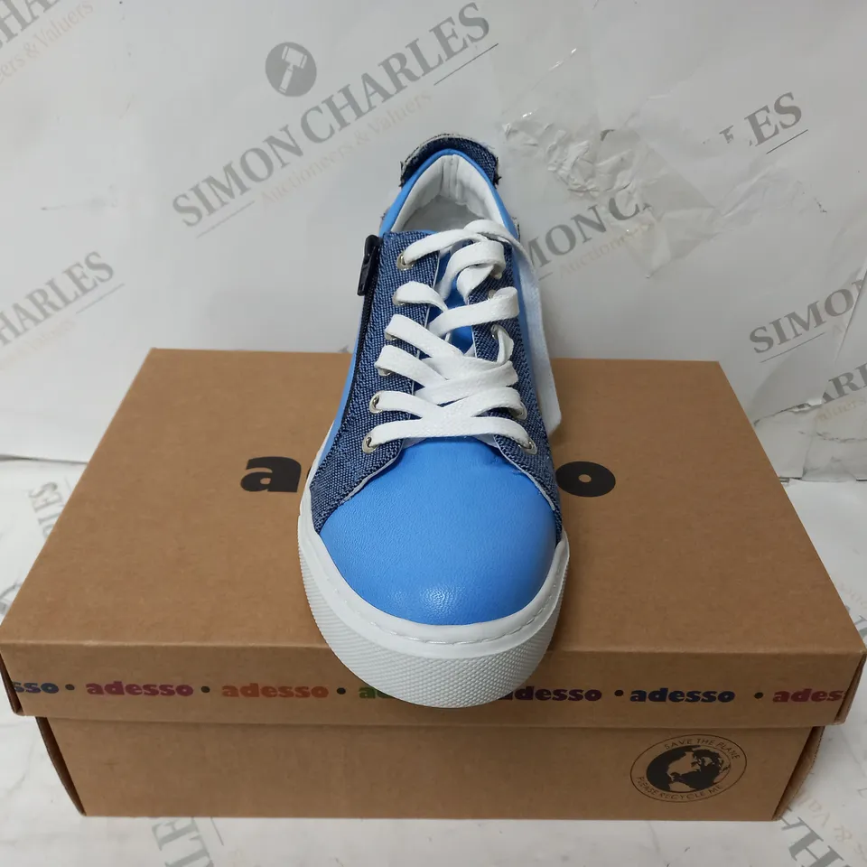 BOXED PAIR OF ADESSO FAYE ZIP TRAINERS IN BLUE - SIZE 7