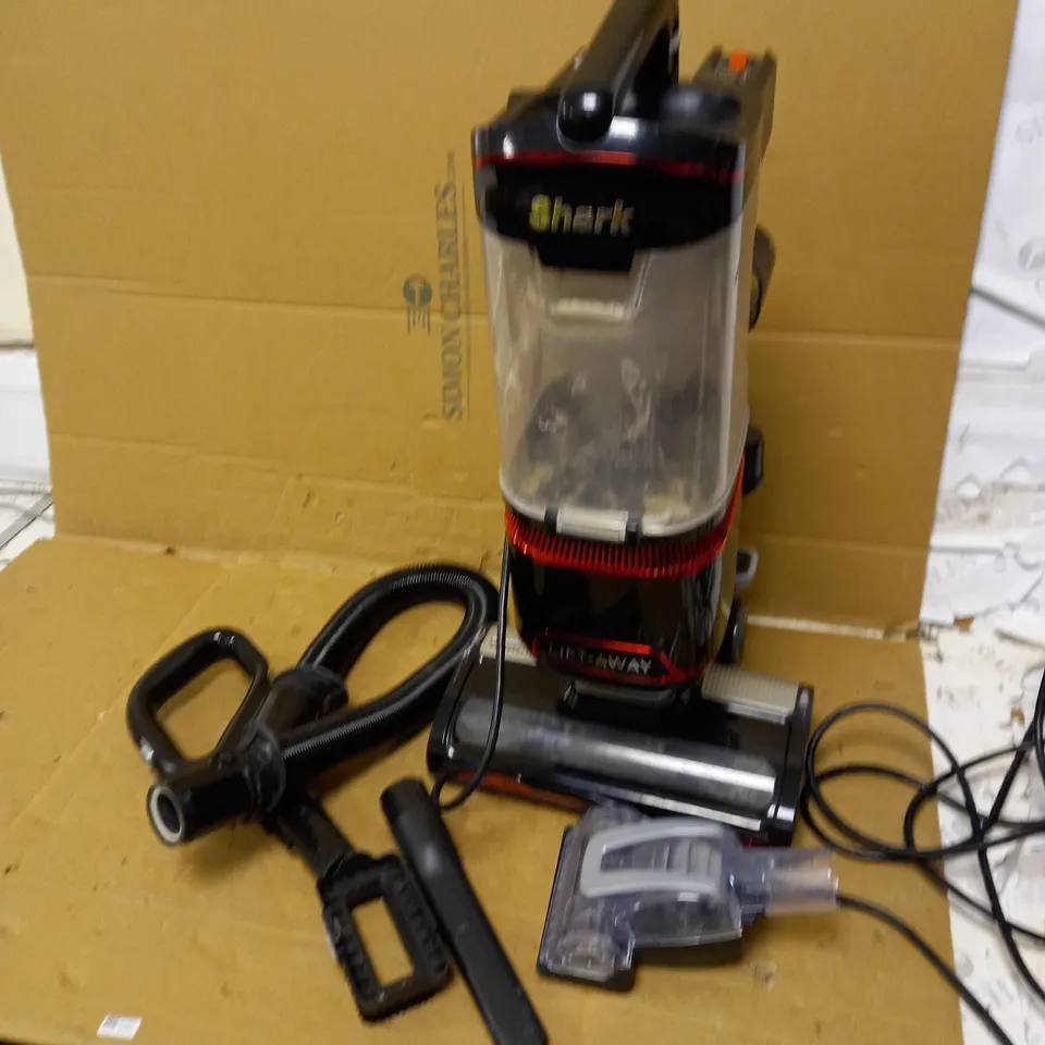 SHARK UPRIGHT VACUUM CLEANER NV602UKT