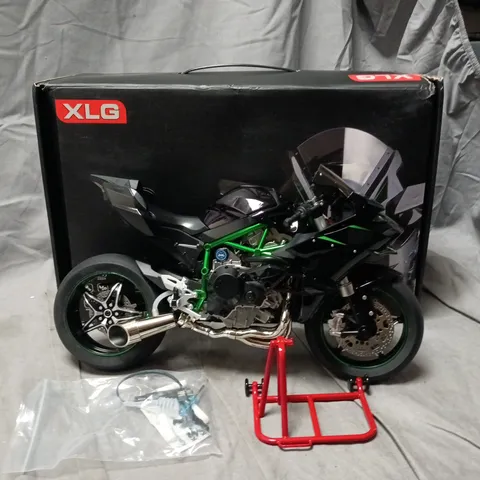 XLG SCALE MOTORCYCLE MODEL WITH STAND – BLACK/GREEN