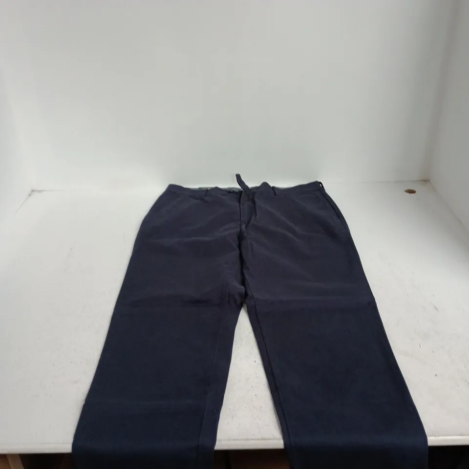 CHARLES TYRWHITT MEN'S CLASSIC FIT NON-IRON TROUSERS, 36W X 30L