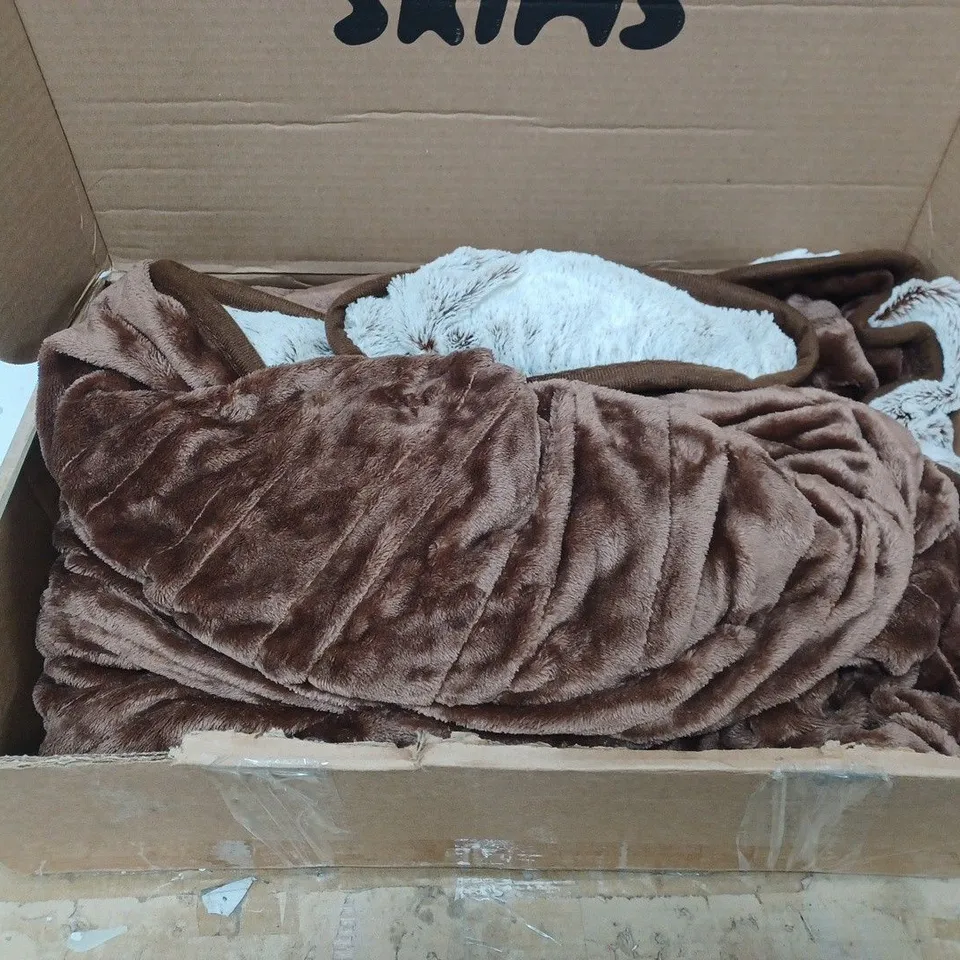 COZEE HOME LUXURY HEATED THROW - NEUTRAL