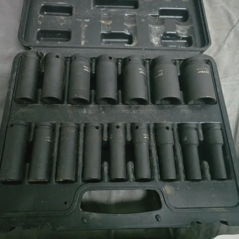 SOCKET SET IN CASE – ASSORTED SIZES 